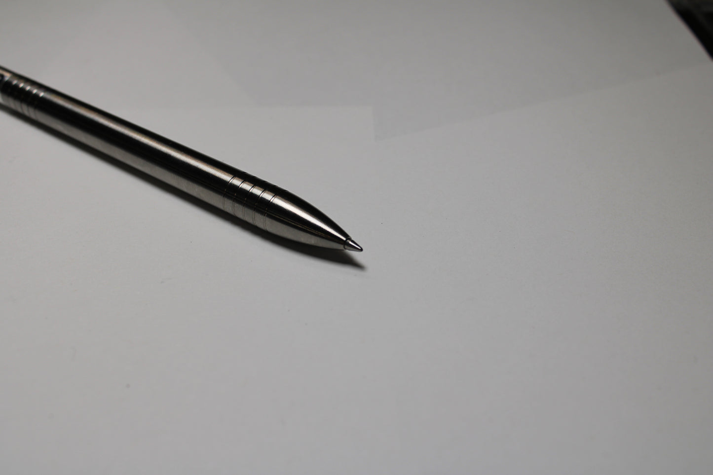 40 Clipless Click Pen - 6Al-4V Titanium - 6061 Aluminum Mechanism - Round Nose - Grip Lines - Pentel EnerGel